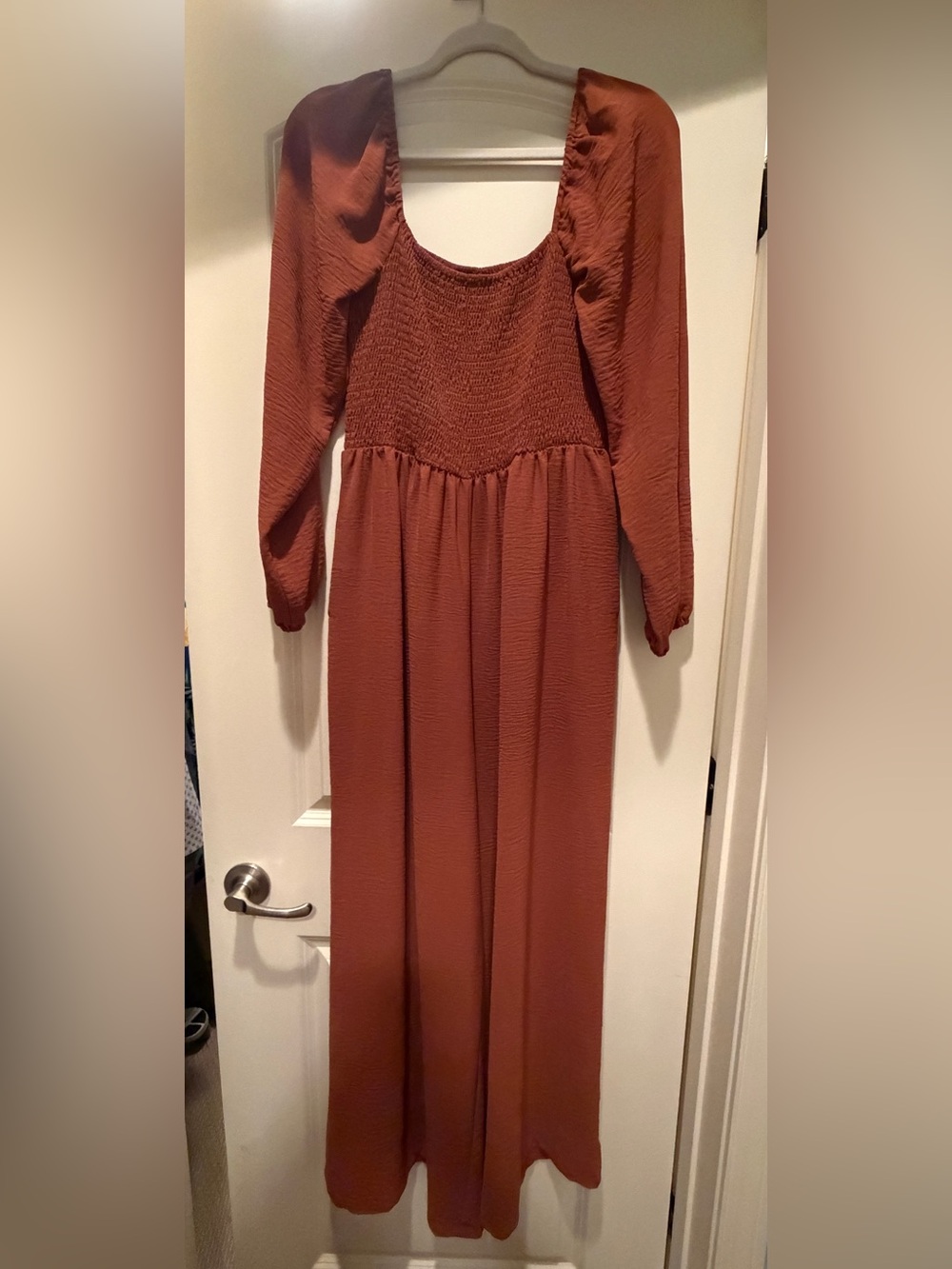 Nwot Womens flowy jumpsuit in Rust color. Lg.
